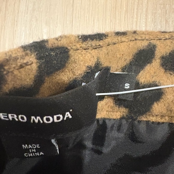 Vero Moda Black and Tan A-Line Skirt for Cocktail - Picture 8 of 9